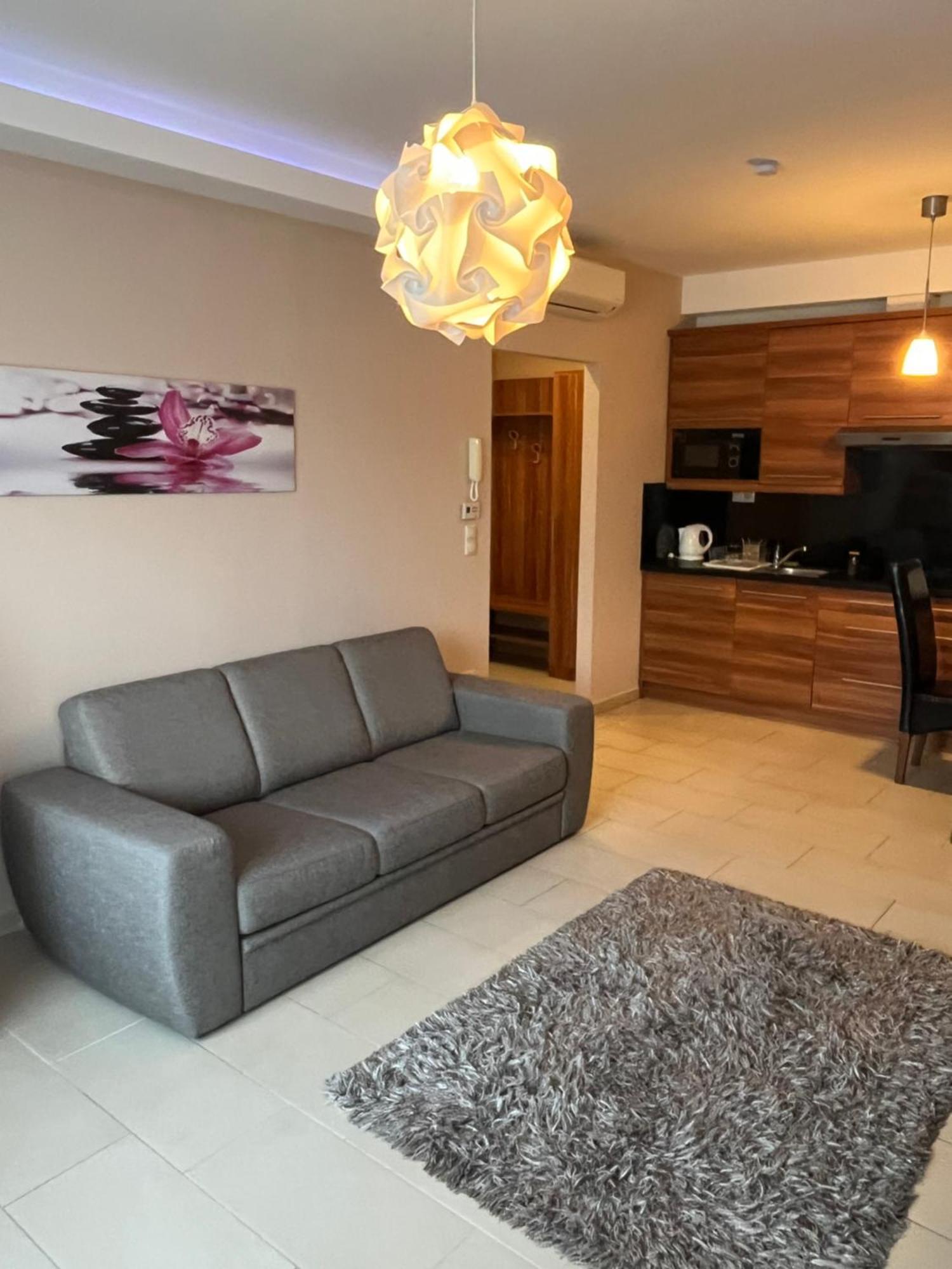 Mirabell Apartament *